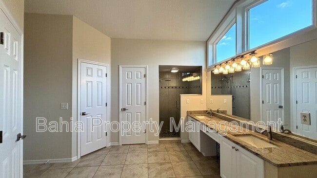 Building Photo - 8215 Saragoza Ct