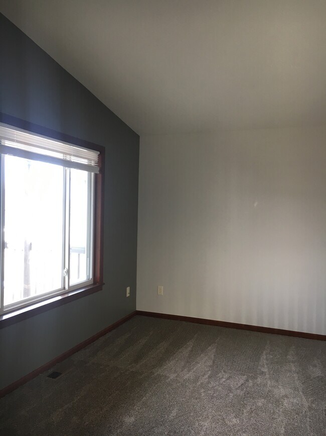 Building Photo - 508 S Whitewood Ave