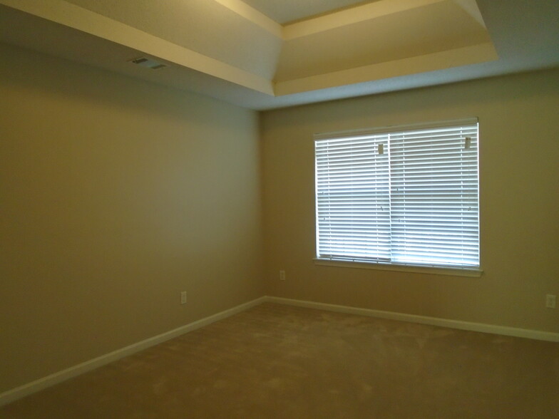 Building Photo - 240 Juliet Dr
