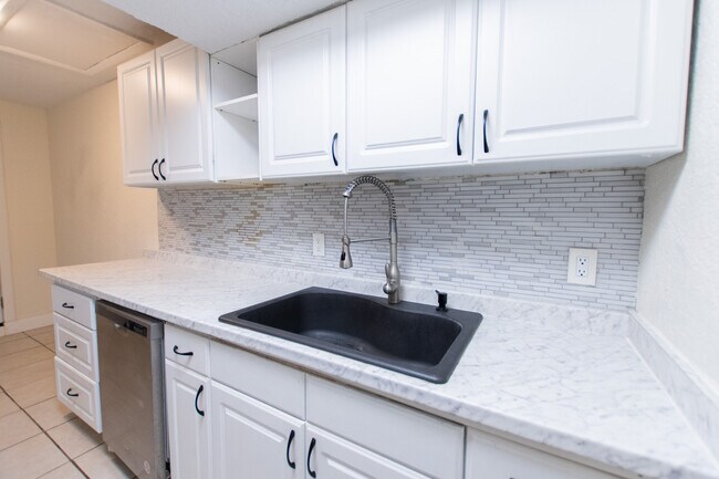 Building Photo - 1414 San Juan Ct