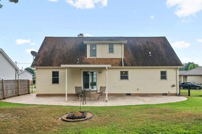 Building Photo - Nice Home on Cul-Du-Sac Large Backyard clo...