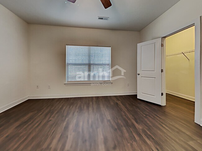 Building Photo - 423 Sablewood Dr