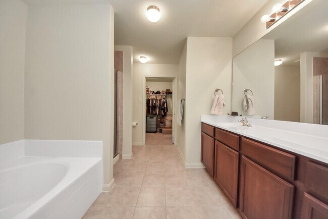 Building Photo - 10803 Dover White Dr