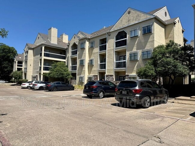 Building Photo - 4800 W Lovers Ln