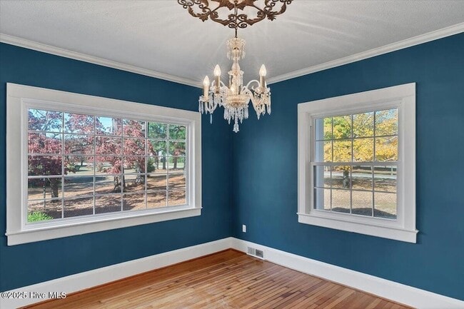 Building Photo - 300 Dogwood Ln