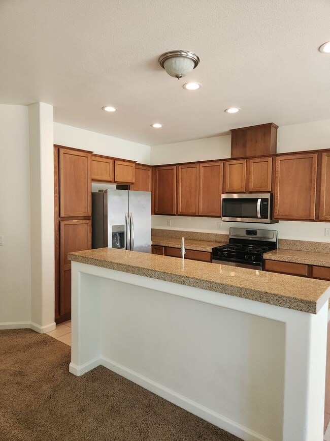 Building Photo - Lovely home with new carpet 3 bedrooms, 2 ...