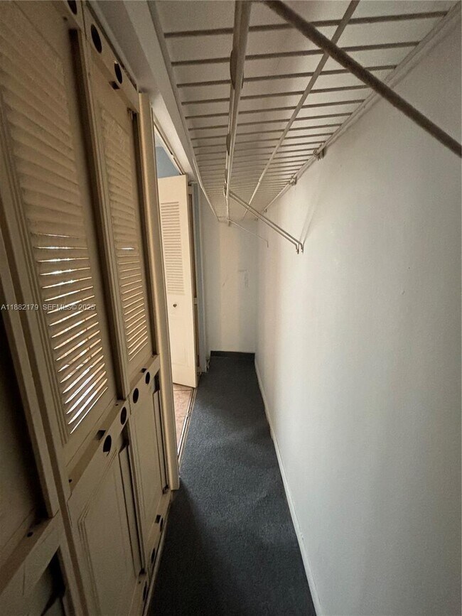 Building Photo - 272 Camden L