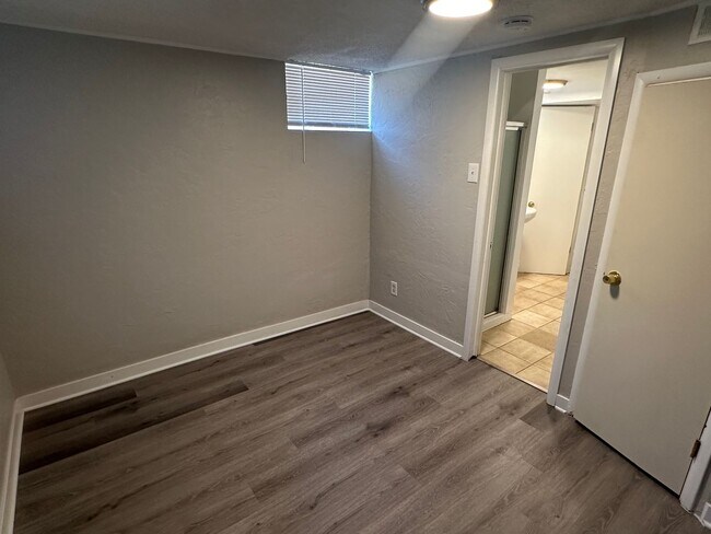 Building Photo - Fantastic 4 Bed 2 Bath 2 living rooms - Available 4/10/26