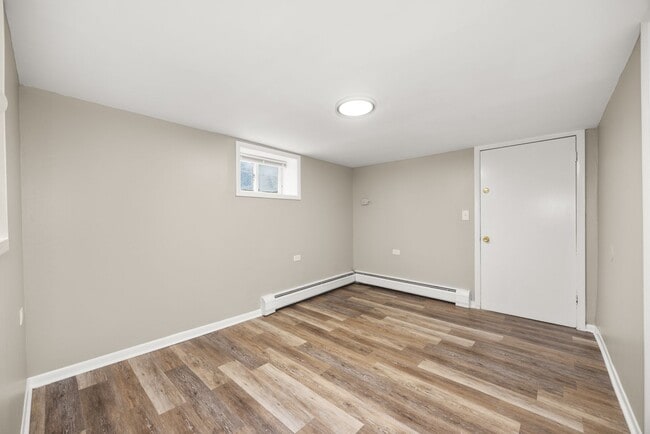 Building Photo - 2100 Lombard Ave