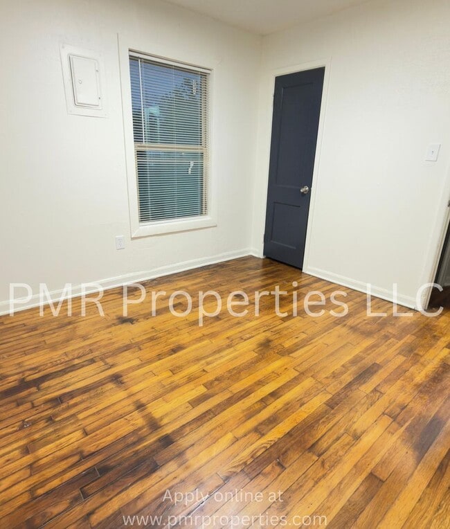 Building Photo - 4 Bedrooms / 2 Bathrooms House