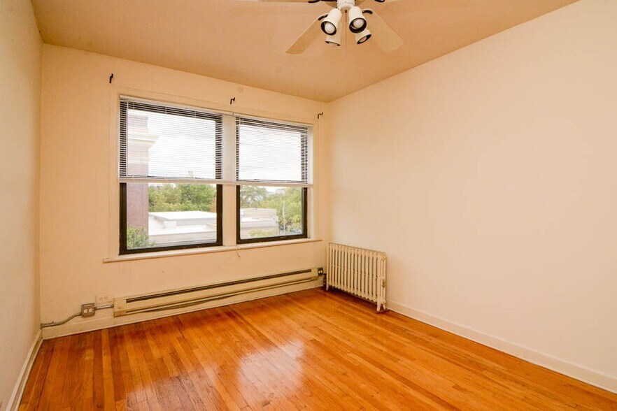 Building Photo - 1053 W George St