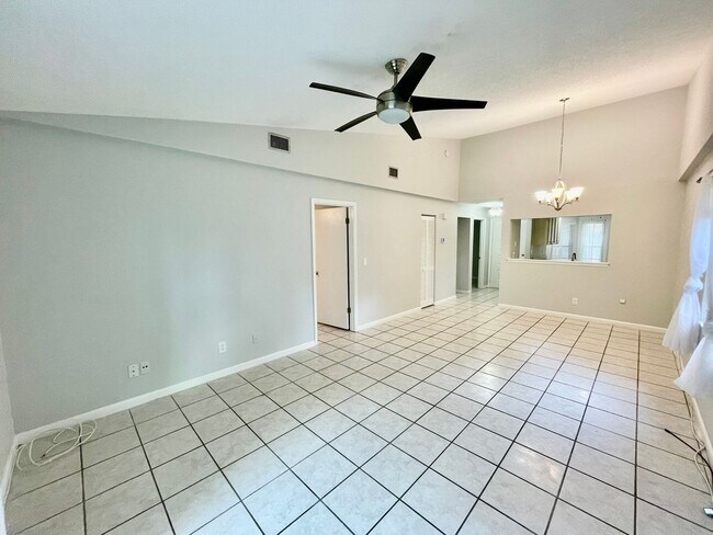 Building Photo - 827 Long Meadow Ct