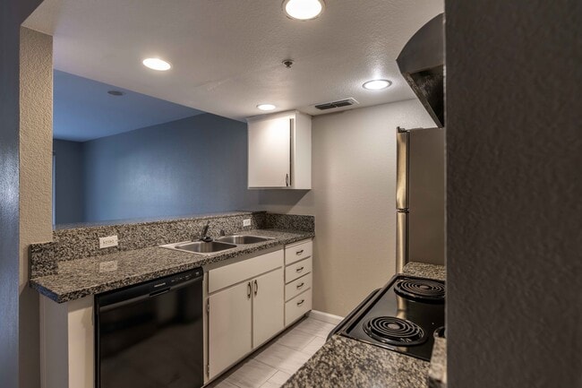 Building Photo - 3739 Black Eagle Dr