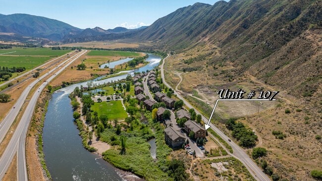 Building Photo - Three Bedroom Condo on the River