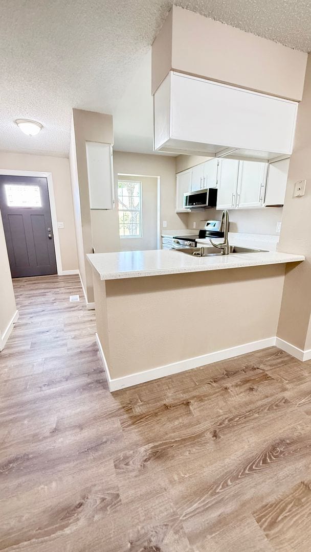 Building Photo - Fully Remodeled 2 Bedroom Townhome in Sout...