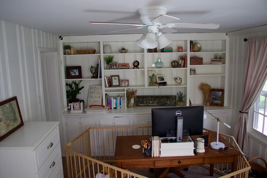 Downstairs bedroom - 128 Barberry Lane