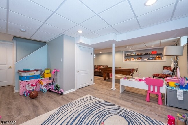 Building Photo - 27 Evergreen Ave