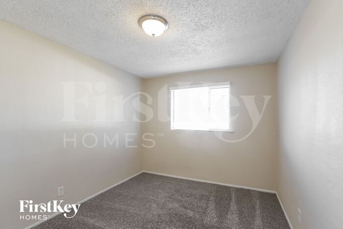 Building Photo - 2929 W Rancho Dr