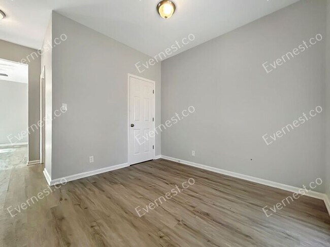 Building Photo - 142 Lawton St SW
