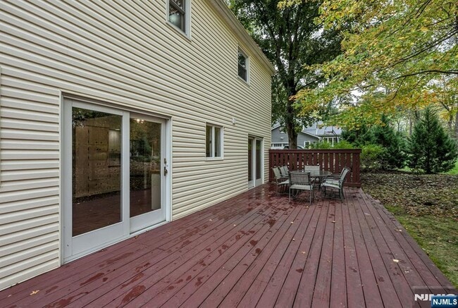 Building Photo - 20 Dogwood Dr