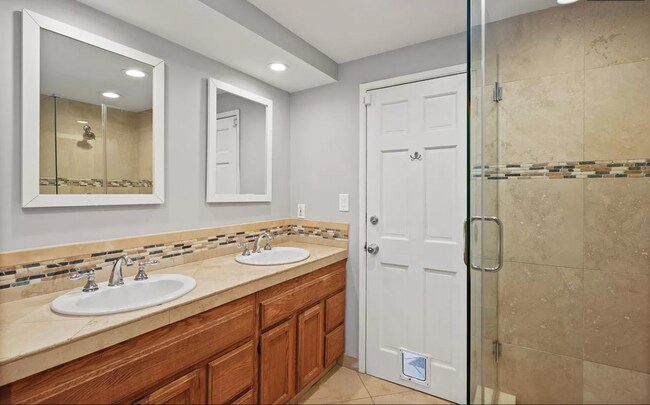 Building Photo - 3733 Beverly Ridge Dr