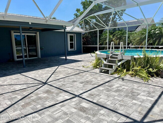 Building Photo - 3463 Mazur Dr