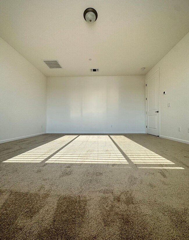 Building Photo - 15835 Santa Clara Ct