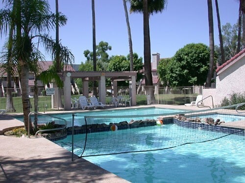 Building Photo - Spacious 2 bedroom 2 bath Townhouse near B...