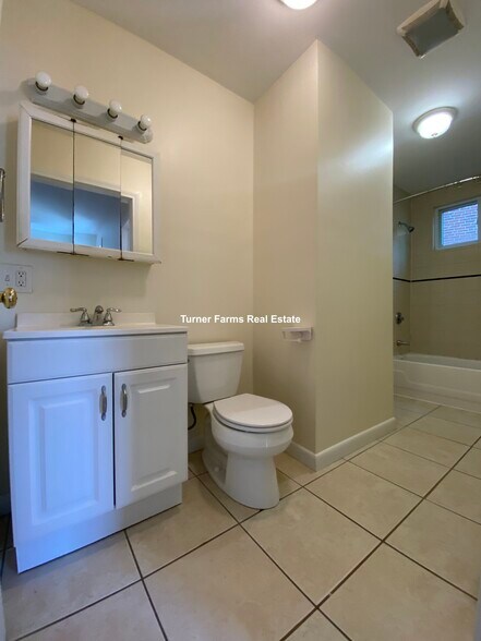 Building Photo - 42 Florence St