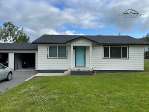 Building Photo - UPDATED 2 Bedroom, 1 Bathroom Home in Lowell