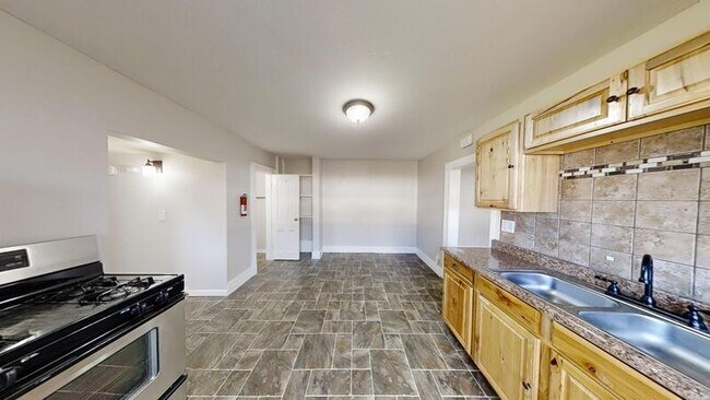 Building Photo - 219 N Institute St