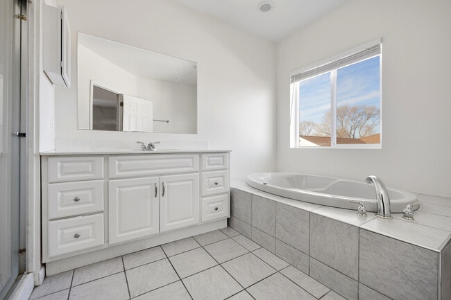 Building Photo - 540 Kennedy St