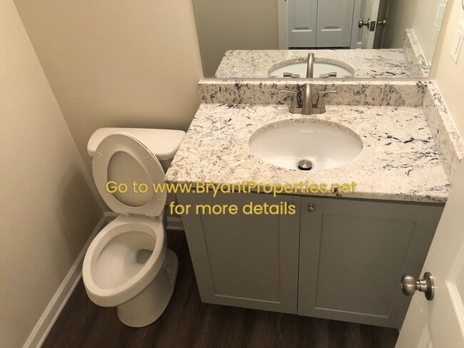 Building Photo - Townhome