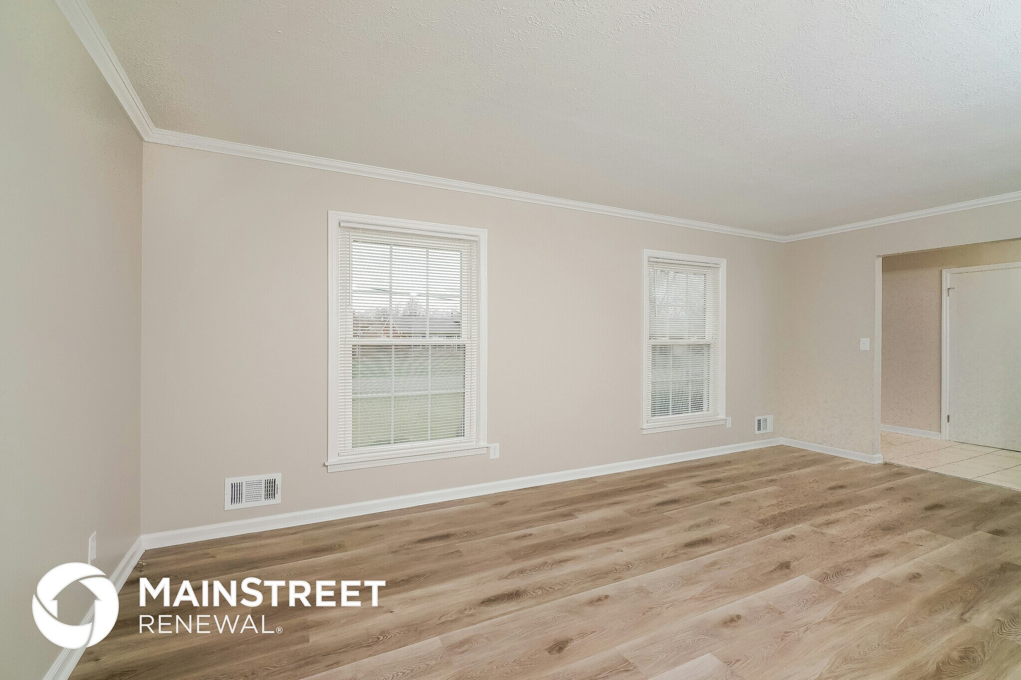 Building Photo - 6907 Mariemont Dr