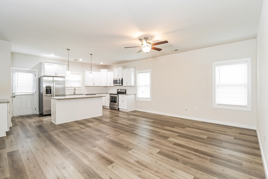 Building Photo - 5511 Laborde Ave