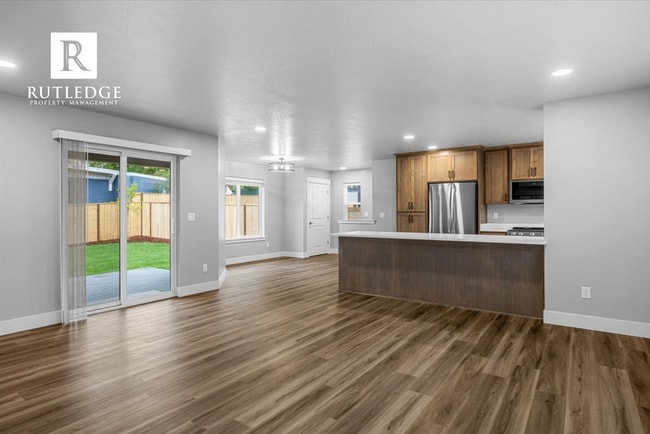 Building Photo - Newly Built 3 Bed/2 Bath Home in East Medford!