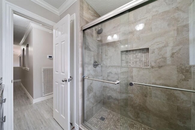 Building Photo - 13834 Fleur De Lis Blvd