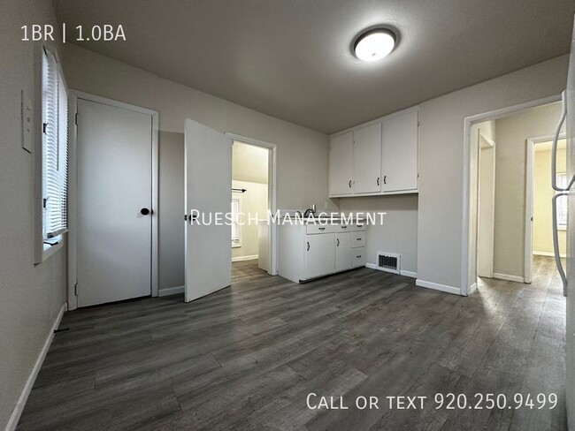 Building Photo - Recently Remodeled 1 Bedroom Upper Duplex ...