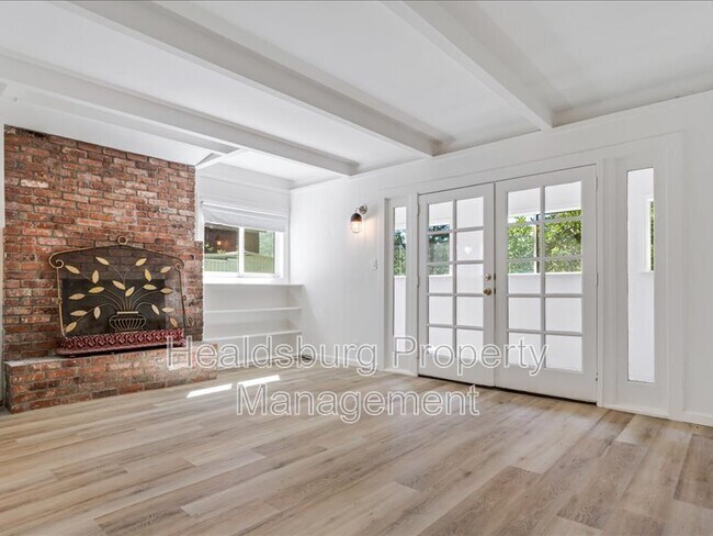 Building Photo - 2054 Madrone Ave