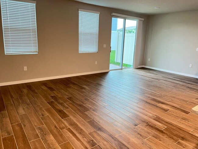 Building Photo - 437 Legacy Lp