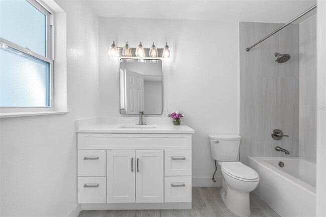 Building Photo - 11572 63rd Ave N