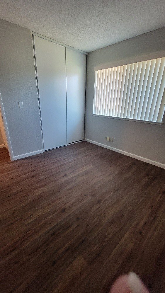 Building Photo - Wonderful and newly updated 3 bedroom 2 ba...
