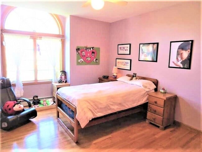 Building Photo - ****Barrington – Exclusive Contemporary Co...