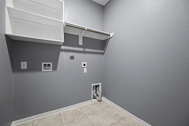 Building Photo - 2411 Lowndes Point