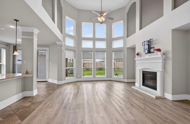 Building Photo - 1630 Mahan Dr