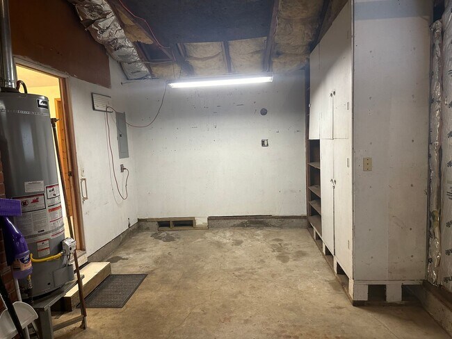 Building Photo - 3 bed, 1 bath house in a great neighborhood!