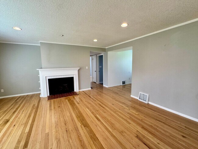 Building Photo - Bittersweet memories, Full Beautiful Remodel Highly Desired Lincoln Neighborhood