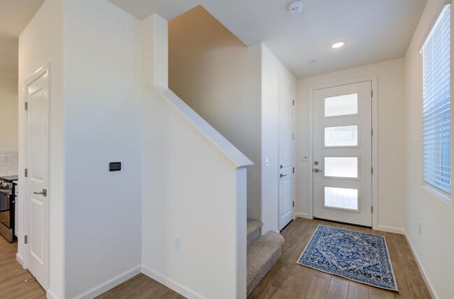 Building Photo - 1527 Foxhill Ln