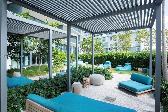 Building Photo - 650 NE 32nd St