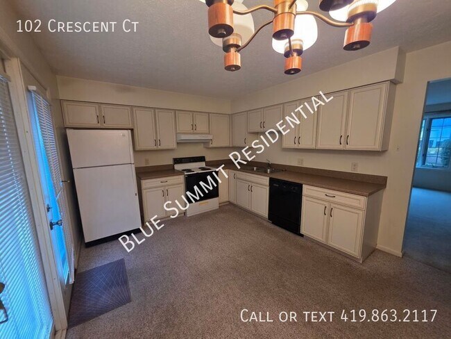 Building Photo - 102 Crescent Ct